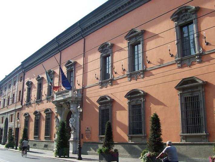 palazzo rangoni farnese 01