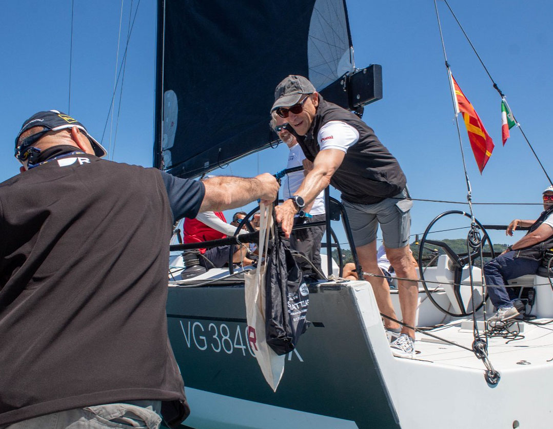 Consegna dei Pacchi Gara offerti dagli sponsor - Trofeo Memorial Roberto Allodi 2024