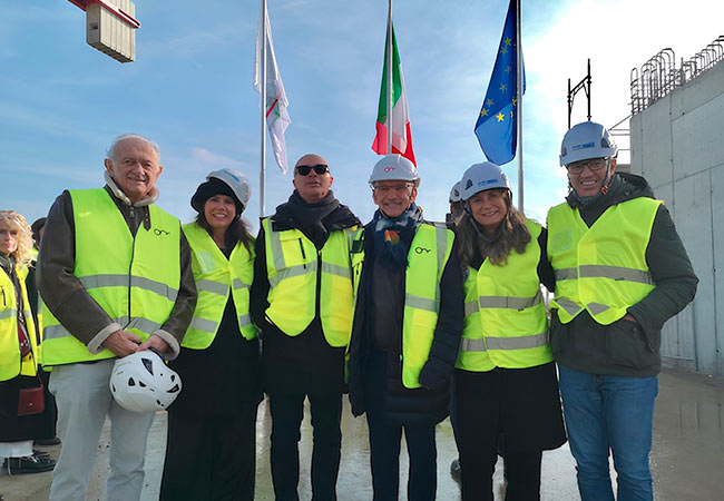 Posa della bandiera al MIRE di Reggio Emilia